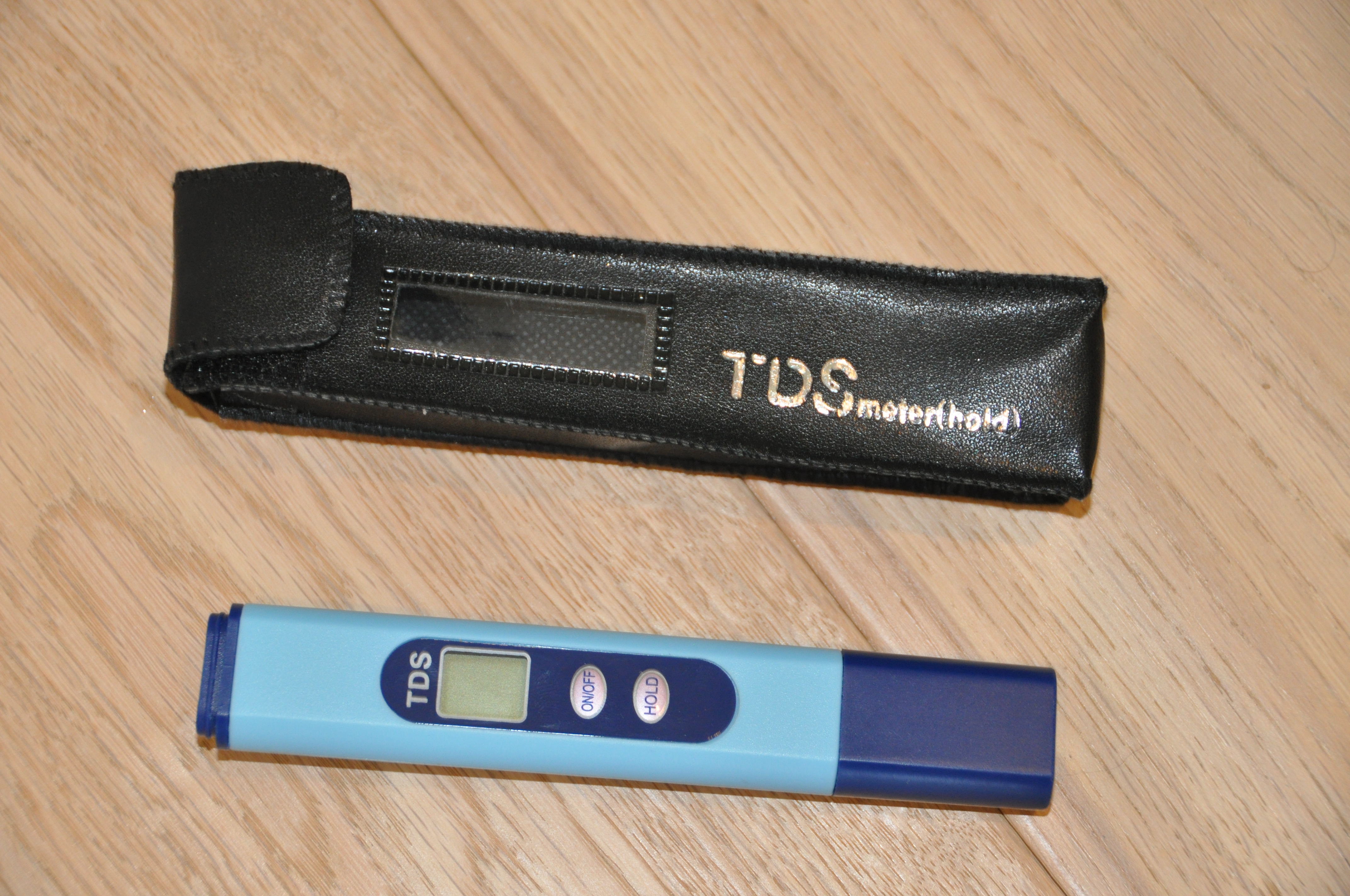 Medidor TDS con su funda