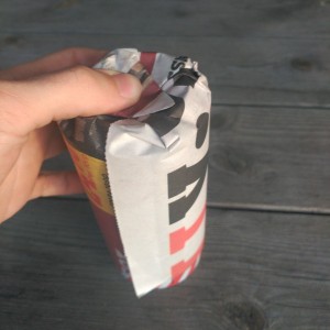 Doblando la base para las macetas recicladas